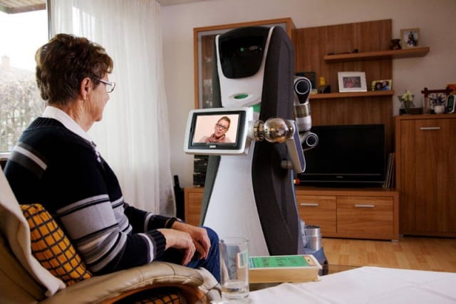 Roboter in der Pflege: Deutscher Bundestag erteilt Universität Gutachtenauftrag